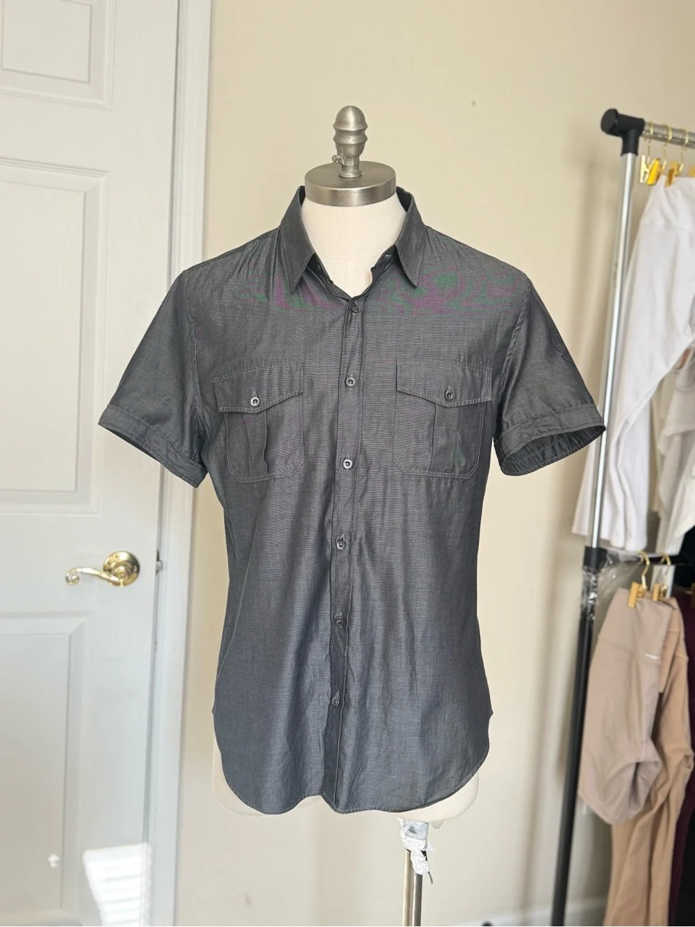 Gucci Men's Short-Sleeve Button-Down Shirt in Dark Gray